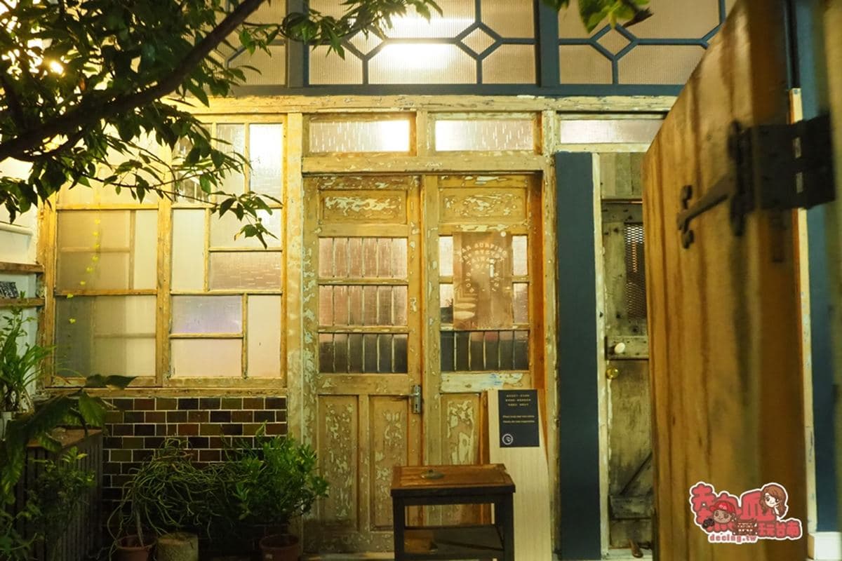【新開店】台南夜貓族必衝!老宅酒吧墨魚燉飯有滿滿海鮮,花生威士忌調酒妹仔也愛 【新開店】台南夜貓族必衝!老宅酒吧墨魚燉飯有滿滿海鮮,花生威士忌調酒妹仔也愛