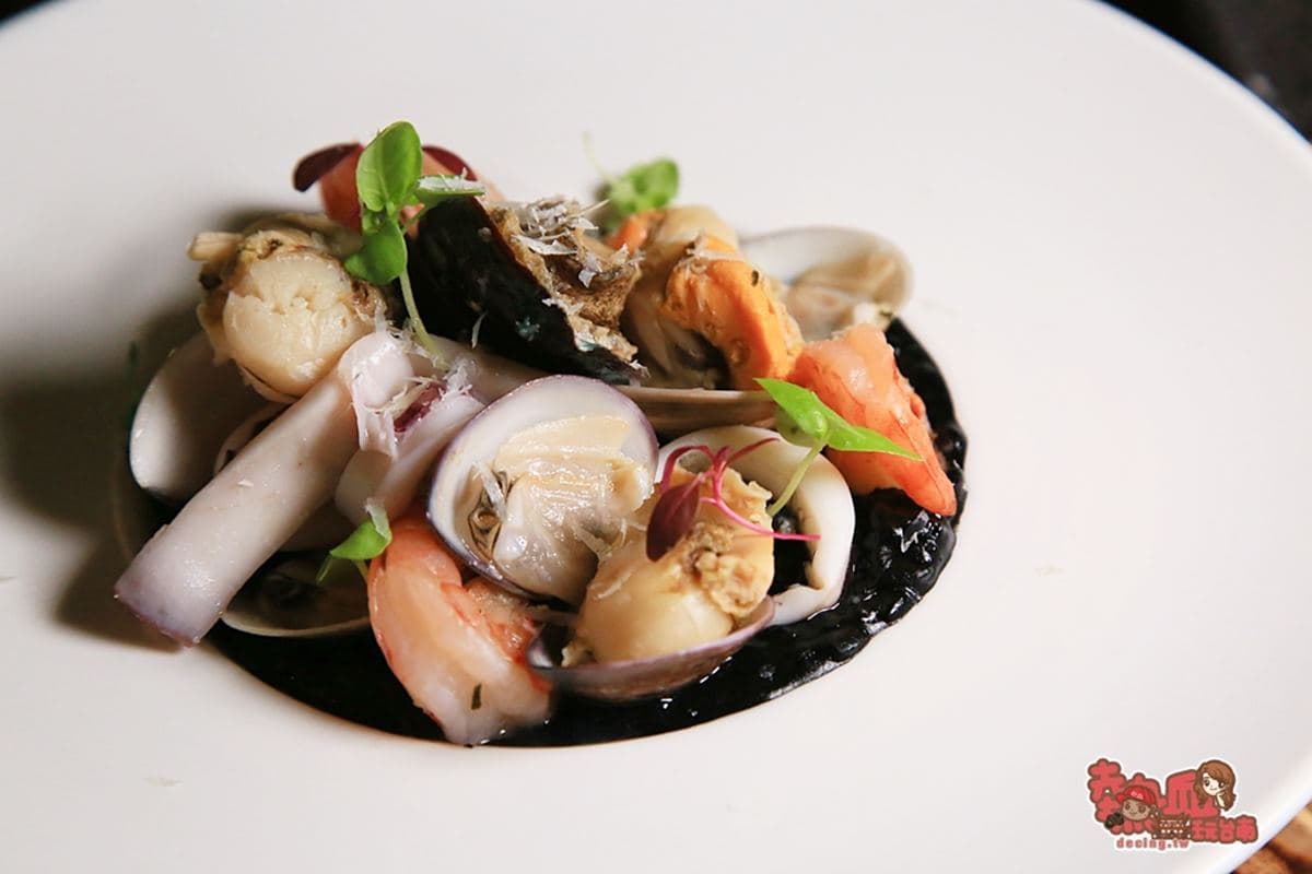 【新開店】台南夜貓族必衝!老宅酒吧墨魚燉飯有滿滿海鮮,花生威士忌調酒妹仔也愛 【新開店】台南夜貓族必衝!老宅酒吧墨魚燉飯有滿滿海鮮,花生威士忌調酒妹仔也愛