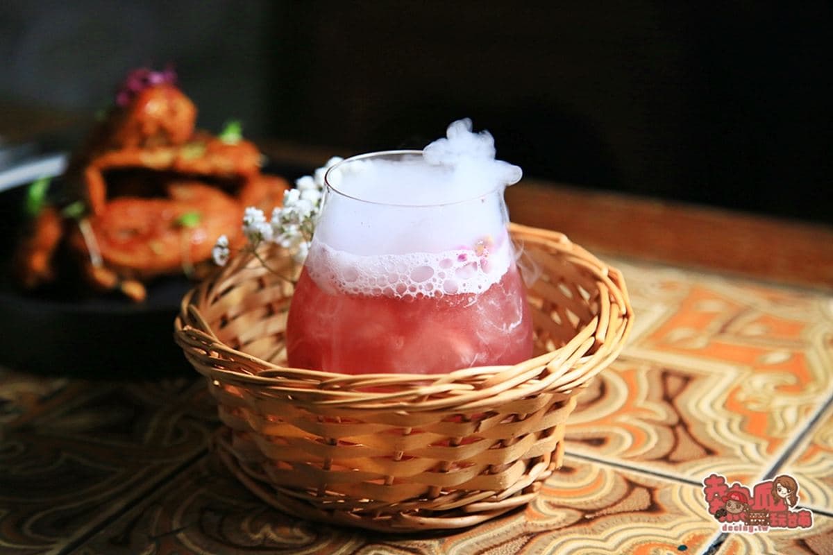 【新開店】台南夜貓族必衝!老宅酒吧墨魚燉飯有滿滿海鮮,花生威士忌調酒妹仔也愛 【新開店】台南夜貓族必衝!老宅酒吧墨魚燉飯有滿滿海鮮,花生威士忌調酒妹仔也愛