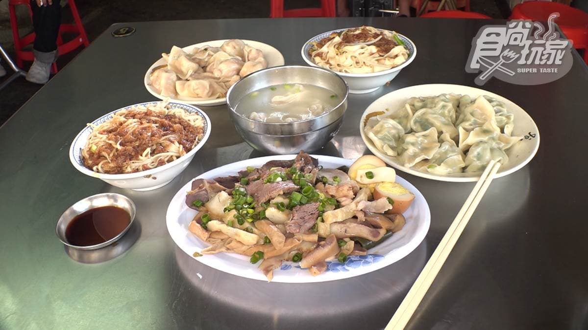 CP值爆表啦!台南佛心麵店超飽滿水餃1顆2元,清爽餛飩湯1碗也只要10元