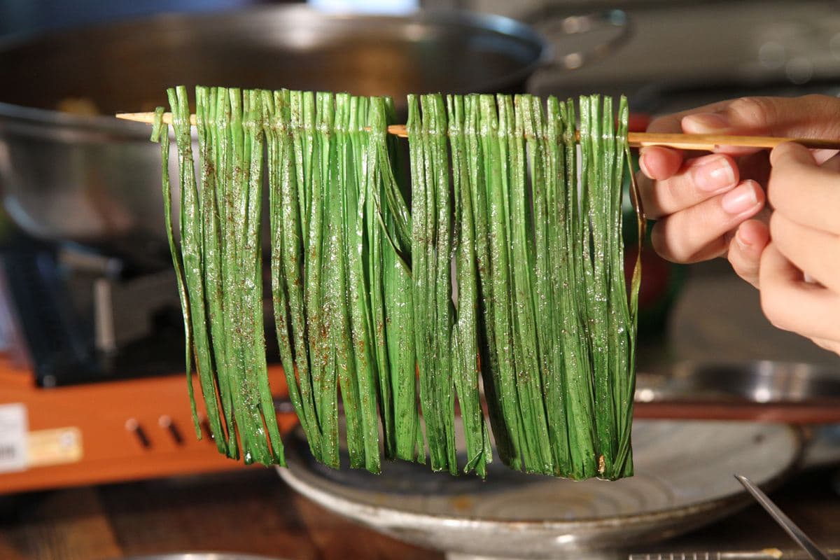 別處吃不到!板橋深夜食堂專賣「雲南」燒烤,必點韭菜瀑布、茄子「大亨堡」 別處吃不到!板橋深夜食堂專賣「雲南」燒烤,必點韭菜瀑布、茄子「大亨堡」