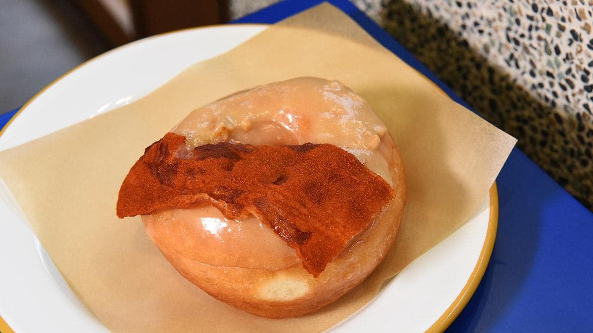 【食尚首播】好拍更好吃!中山站打卡甜甜圈外脆內鬆,必點花生醬培根、覆盆子野莓 【食尚首播】好拍更好吃!中山站打卡甜甜圈外脆內鬆,必點花生醬培根、覆盆子野莓