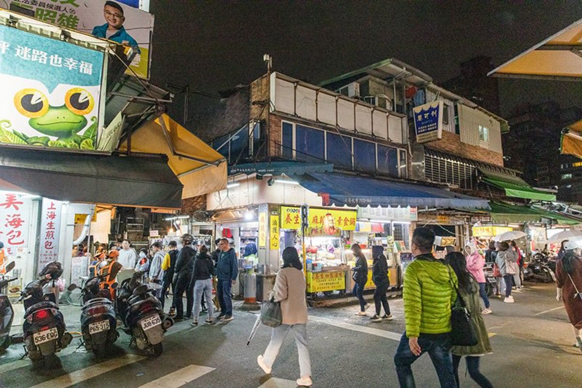 景美夜市超夯炭烤!獨門祕方先滷再烤香氣超迷人,雞屁股金黃焦香一吃停不下 景美夜市超夯炭烤!獨門祕方先滷再烤香氣超迷人,雞屁股金黃焦香一吃停不下