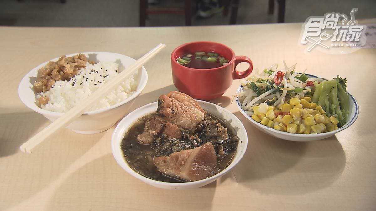 想吃提早來排隊!高雄古早味「快速餐廳」飄香40年,招牌梅干燉肉一吃停不了