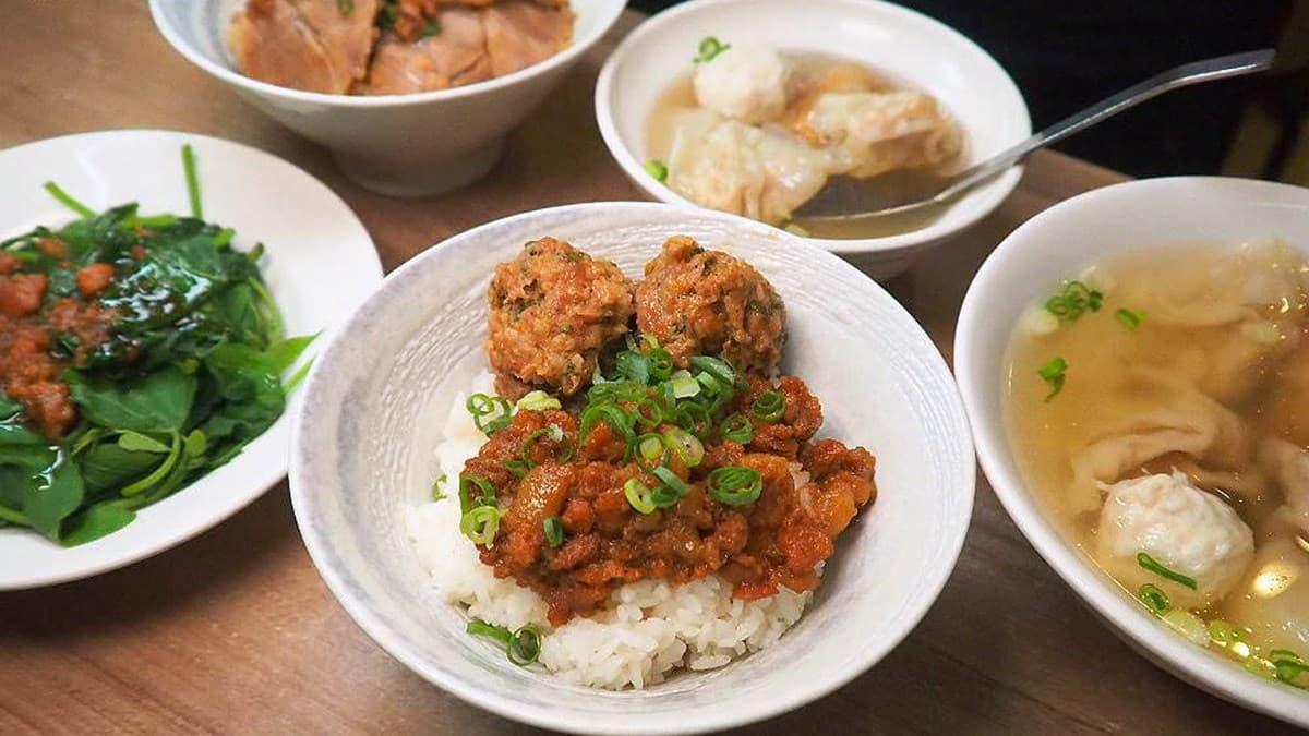 台中第二市場必吃美食!獨門肉燥熬煮過程不加一滴水,再搭手工豬肉丸香氣超迷人