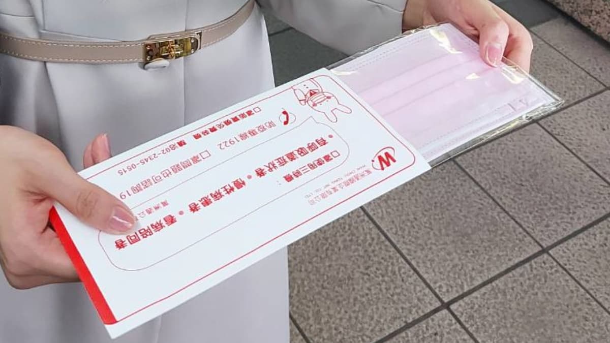 北捷首推彩色口罩!6大站「口罩販賣機」浪漫紫、暖鵝黃都有,這裡還有7色隨機拿 北捷首推彩色口罩!6大站「口罩販賣機」浪漫紫、暖鵝黃都有,這裡還有7色隨機拿