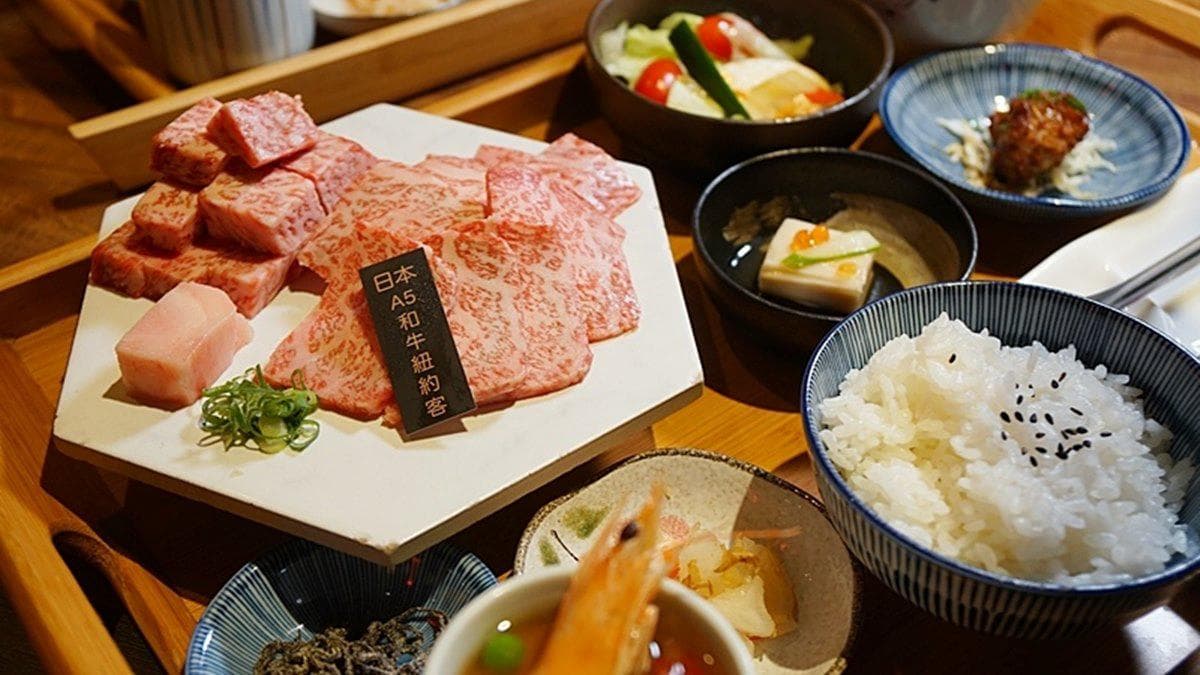 直播霸主開餐廳!蘆洲燒肉定食吃得到日本A5和牛,還有龍蝦鮑魚干貝總匯也必點