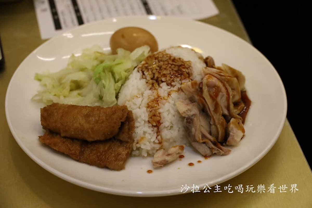 【新開店】士林夜市美食再+1!超邪惡雞飯吃得到滿滿雞油香,必搭生辣椒更唰嘴 【新開店】士林夜市美食再+1!超邪惡雞飯吃得到滿滿雞油香,必搭生辣椒更唰嘴