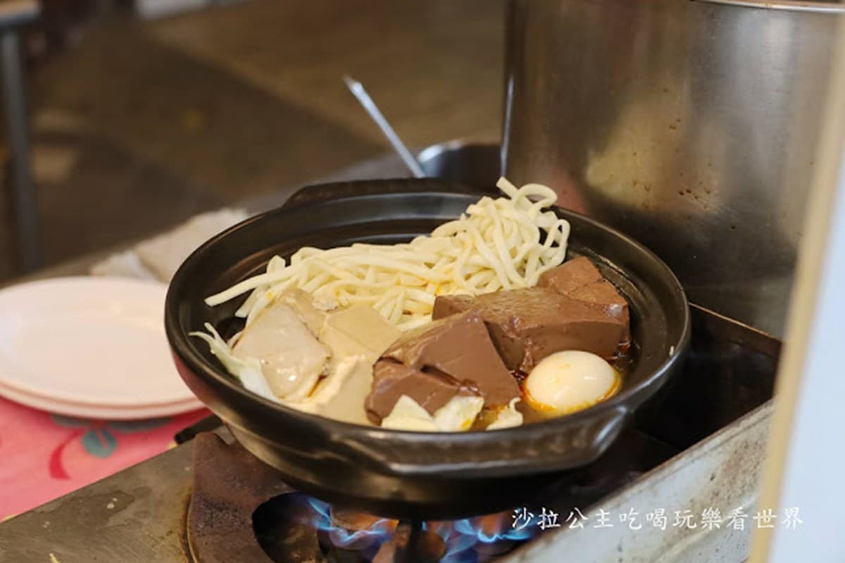 【新開店】士林夜市美食再+1!超邪惡雞飯吃得到滿滿雞油香,必搭生辣椒更唰嘴 【新開店】士林夜市美食再+1!超邪惡雞飯吃得到滿滿雞油香,必搭生辣椒更唰嘴