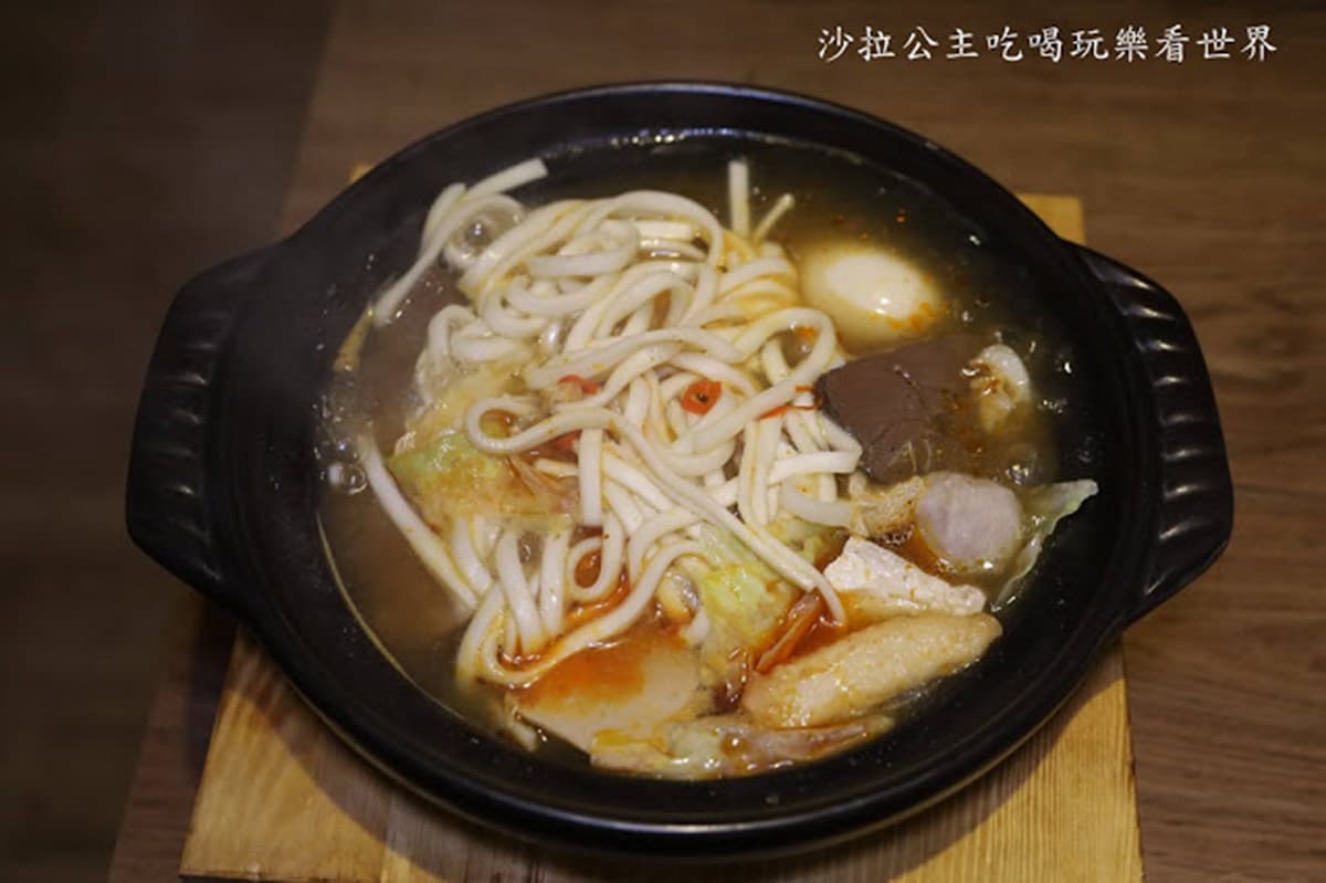 【新開店】士林夜市美食再+1!超邪惡雞飯吃得到滿滿雞油香,必搭生辣椒更唰嘴 【新開店】士林夜市美食再+1!超邪惡雞飯吃得到滿滿雞油香,必搭生辣椒更唰嘴