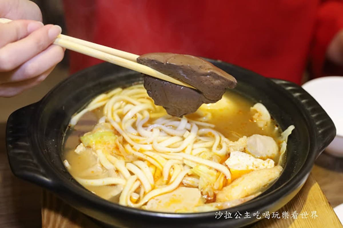 【新開店】士林夜市美食再+1!超邪惡雞飯吃得到滿滿雞油香,必搭生辣椒更唰嘴 【新開店】士林夜市美食再+1!超邪惡雞飯吃得到滿滿雞油香,必搭生辣椒更唰嘴