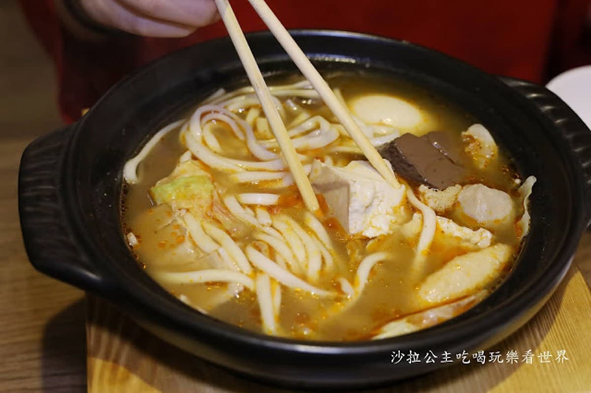 【新開店】士林夜市美食再+1!超邪惡雞飯吃得到滿滿雞油香,必搭生辣椒更唰嘴 【新開店】士林夜市美食再+1!超邪惡雞飯吃得到滿滿雞油香,必搭生辣椒更唰嘴