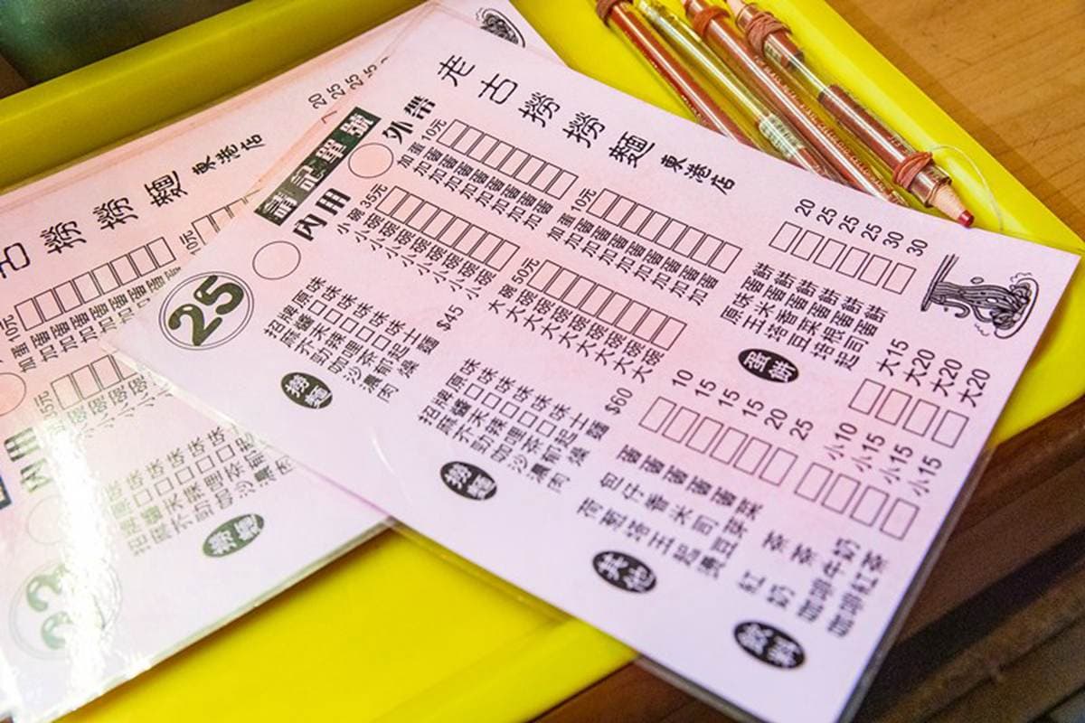 是撈麵不是泡麵!東港特色麵點要加「這個」才唰嘴,再搭白裡透黃水波蛋超邪惡 是撈麵不是泡麵!東港特色麵點要加「這個」才唰嘴,再搭白裡透黃水波蛋超邪惡