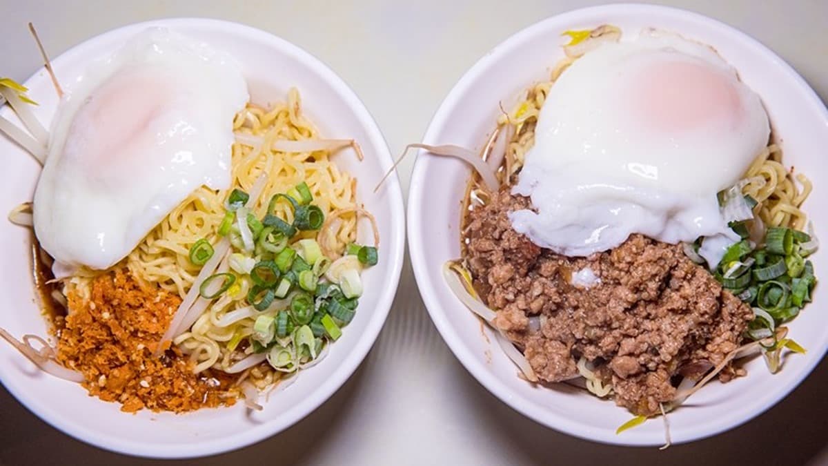 是撈麵不是泡麵!東港特色麵點要加「這個」才唰嘴,再搭白裡透黃水波蛋超邪惡