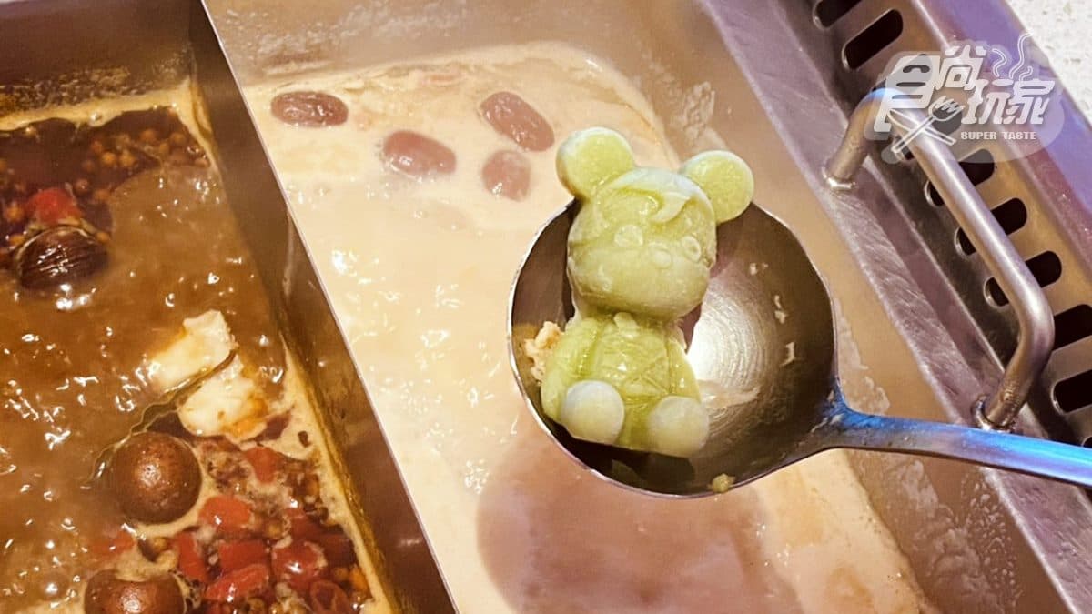 熊熊泡湯超萌!美滋鍋玩創意推「耶誕雙人套餐」,吃和牛耶誕樹、三色熊魚豆腐 熊熊泡湯超萌!美滋鍋玩創意推「耶誕雙人套餐」,吃和牛耶誕樹、三色熊魚豆腐