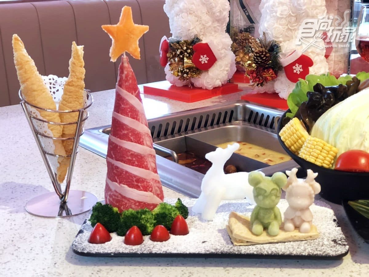 熊熊泡湯超萌!美滋鍋玩創意推「耶誕雙人套餐」,吃和牛耶誕樹、三色熊魚豆腐 熊熊泡湯超萌!美滋鍋玩創意推「耶誕雙人套餐」,吃和牛耶誕樹、三色熊魚豆腐