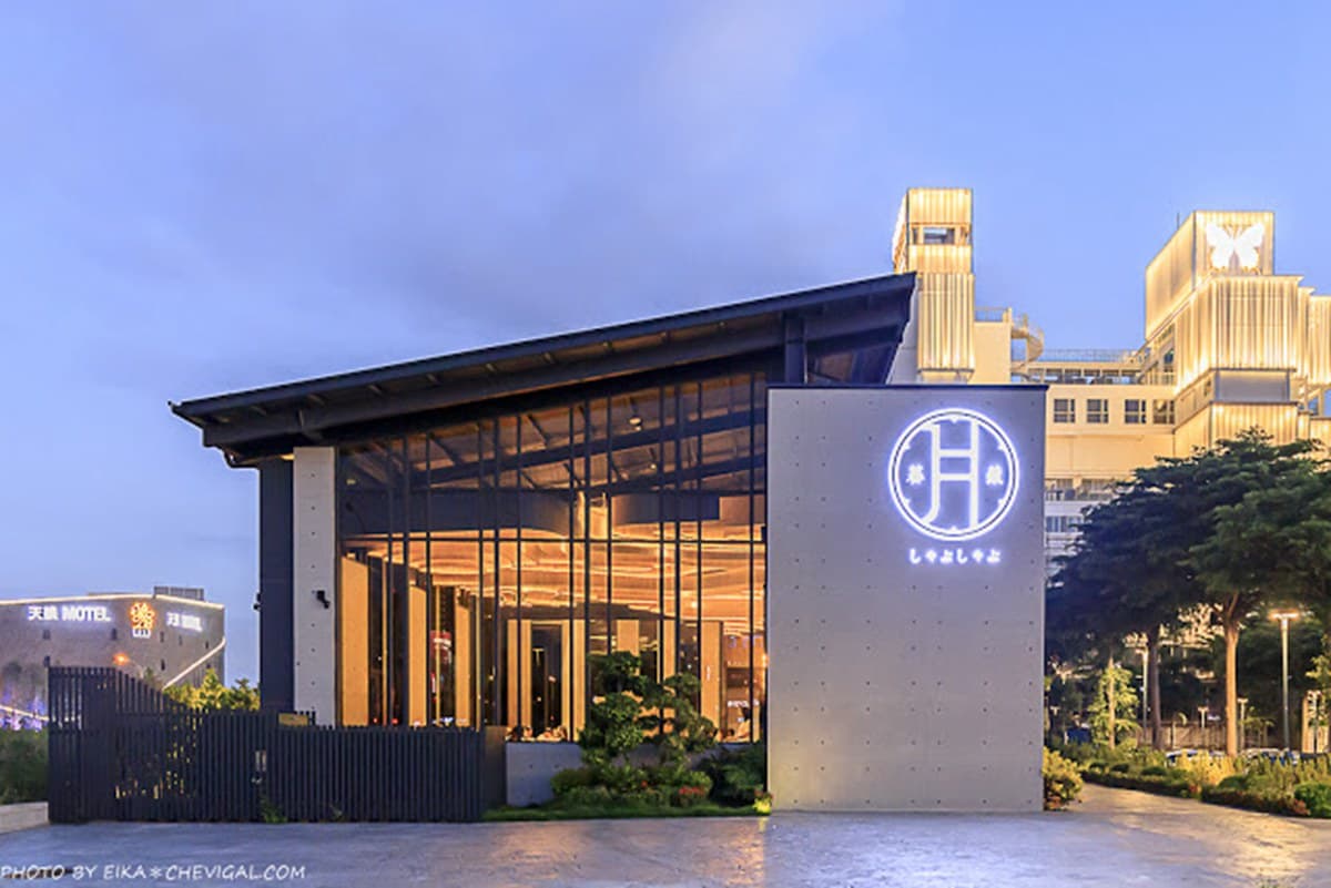 網美鍋控衝台中!超夢幻玻璃教堂竟是火鍋店,必點每日直送牛奶湯搭大理石紋翼板牛 網美鍋控衝台中!超夢幻玻璃教堂竟是火鍋店,必點每日直送牛奶湯搭大理石紋翼板牛