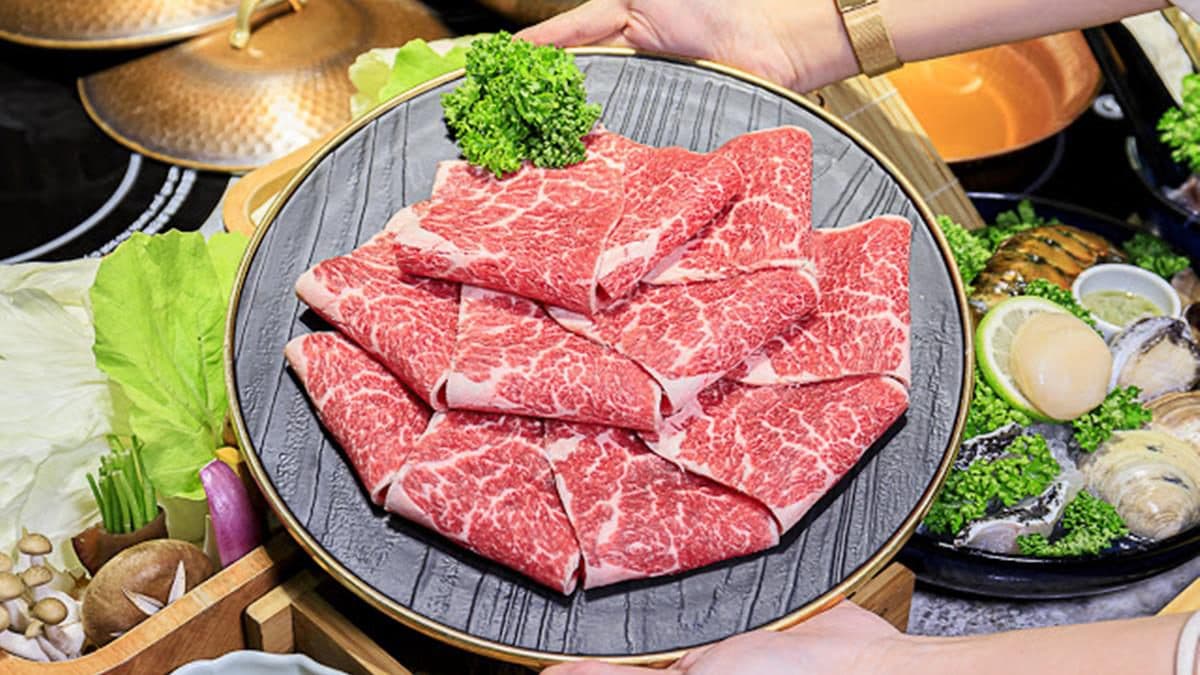 網美鍋控衝台中!超夢幻玻璃教堂竟是火鍋店,必點每日直送牛奶湯搭大理石紋翼板牛 網美鍋控衝台中!超夢幻玻璃教堂竟是火鍋店,必點每日直送牛奶湯搭大理石紋翼板牛