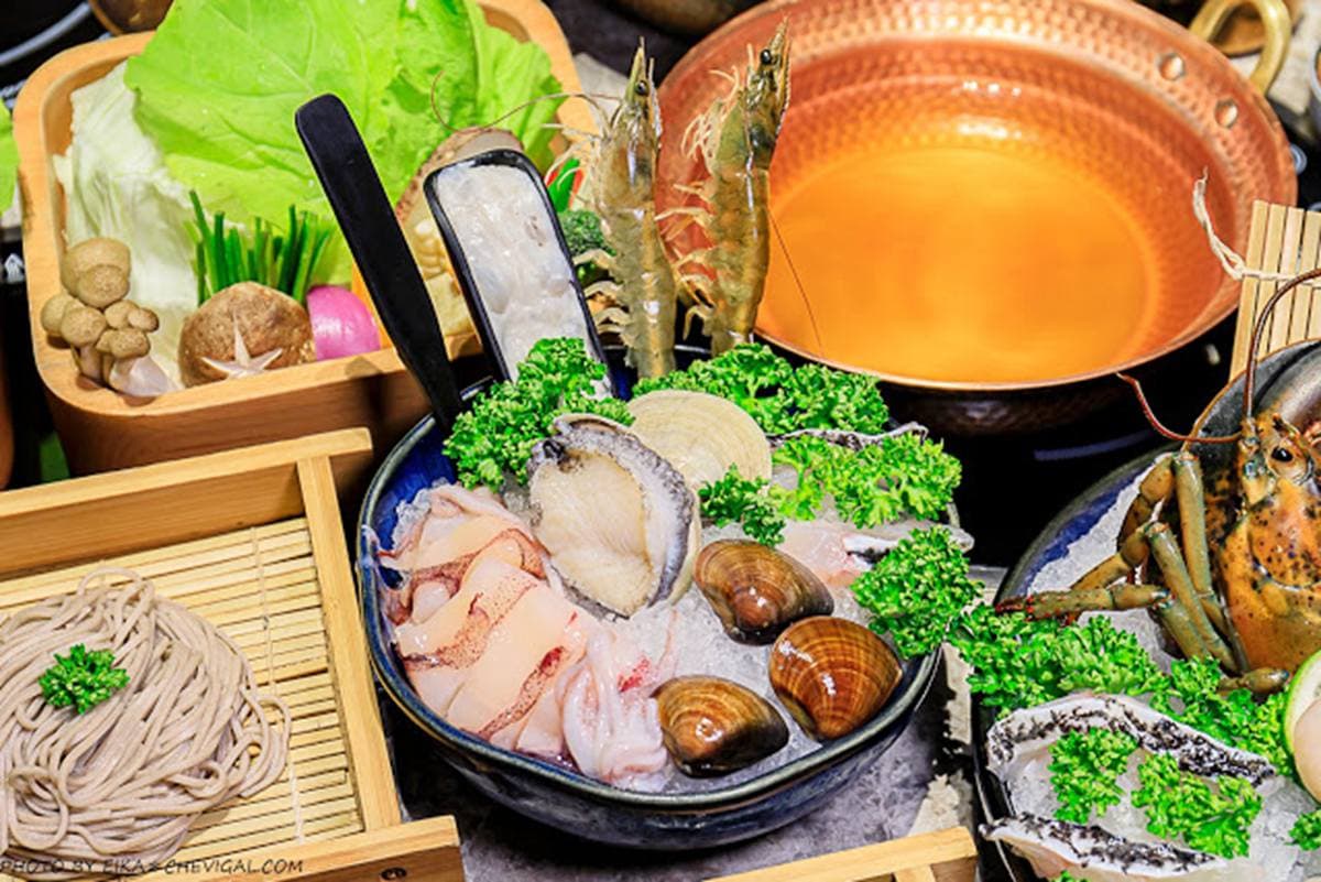 網美鍋控衝台中!超夢幻玻璃教堂竟是火鍋店,必點每日直送牛奶湯搭大理石紋翼板牛 網美鍋控衝台中!超夢幻玻璃教堂竟是火鍋店,必點每日直送牛奶湯搭大理石紋翼板牛