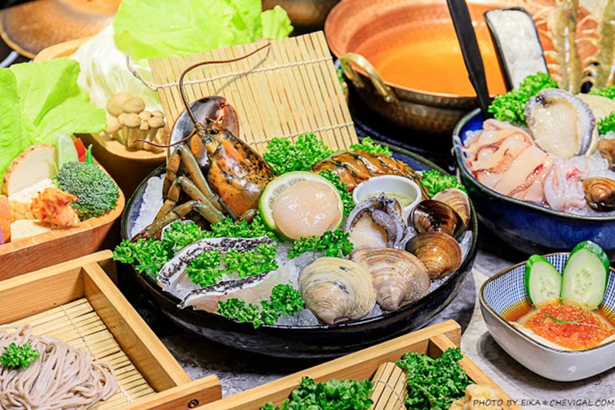 網美鍋控衝台中!超夢幻玻璃教堂竟是火鍋店,必點每日直送牛奶湯搭大理石紋翼板牛 網美鍋控衝台中!超夢幻玻璃教堂竟是火鍋店,必點每日直送牛奶湯搭大理石紋翼板牛