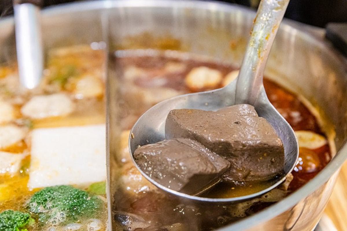 小孩子才做選擇!三重老店羊肉爐也有麻辣鴛鴦鍋,必點爆量羊骨髓吸得超過癮 小孩子才做選擇!三重老店羊肉爐也有麻辣鴛鴦鍋,必點爆量羊骨髓吸得超過癮
