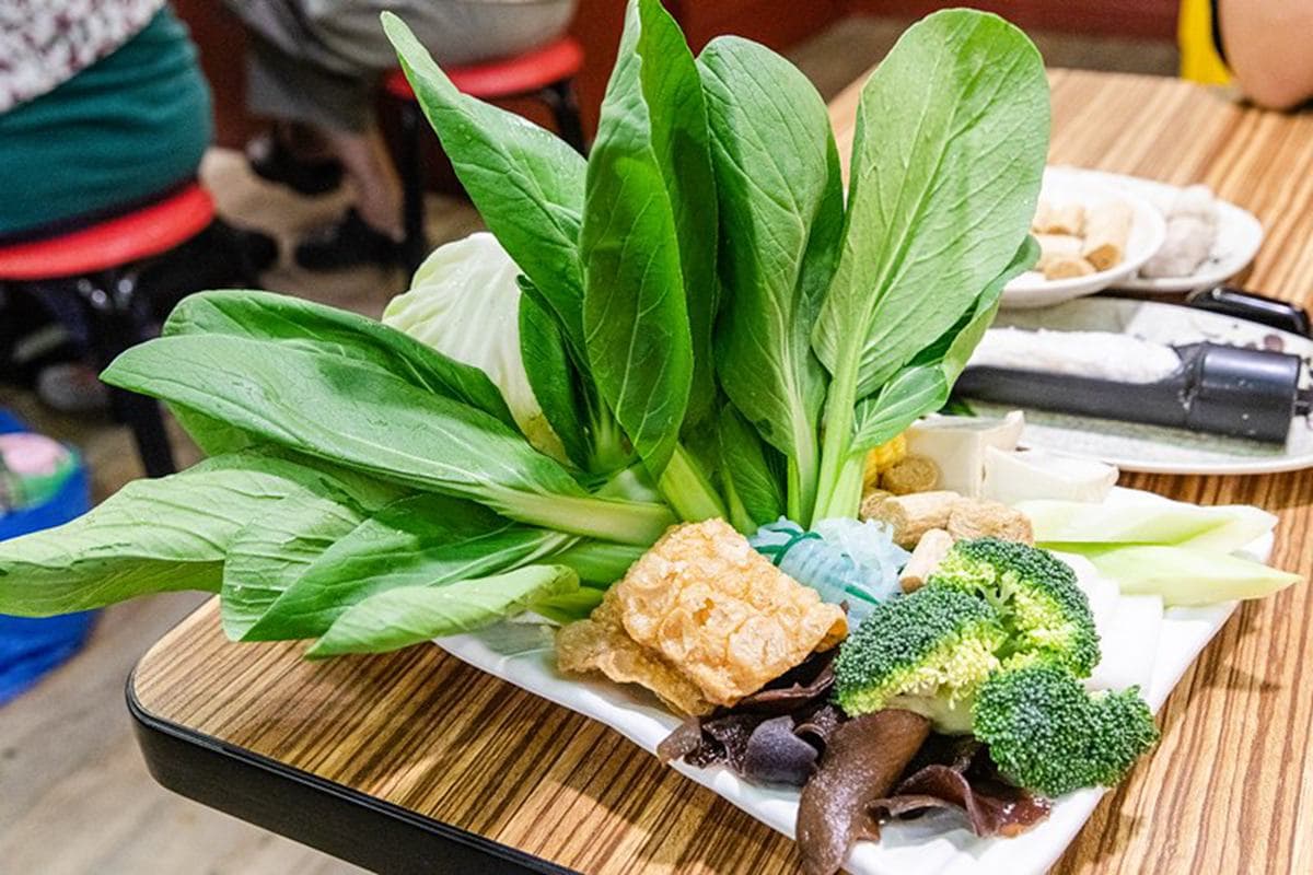小孩子才做選擇!三重老店羊肉爐也有麻辣鴛鴦鍋,必點爆量羊骨髓吸得超過癮 小孩子才做選擇!三重老店羊肉爐也有麻辣鴛鴦鍋,必點爆量羊骨髓吸得超過癮