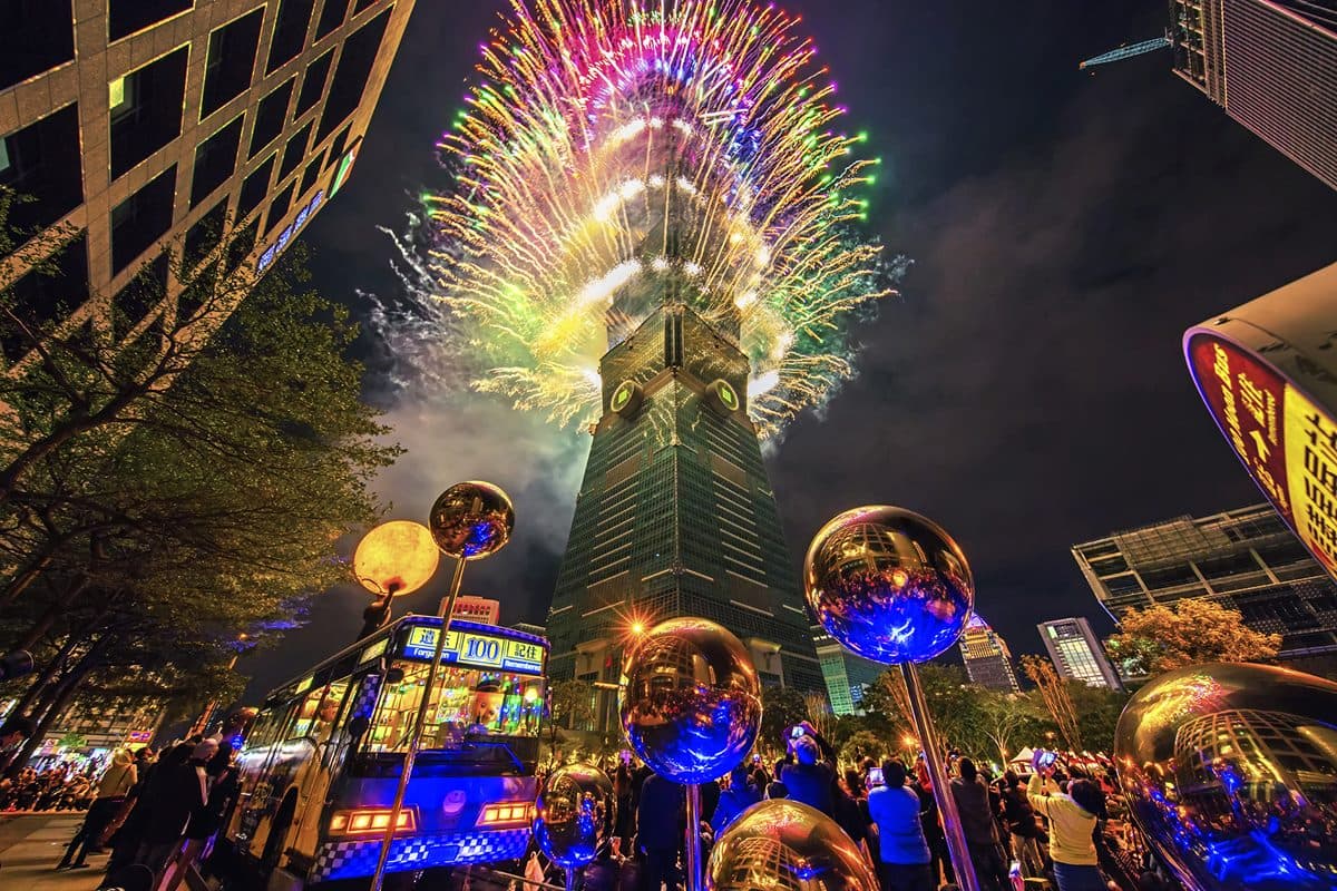 台北101跨年煙火曝光!首度打造「360度立體特效輪狀煙火」,施發長達300秒 台北101跨年煙火曝光!首度打造「360度立體特效輪狀煙火」,施發長達300秒