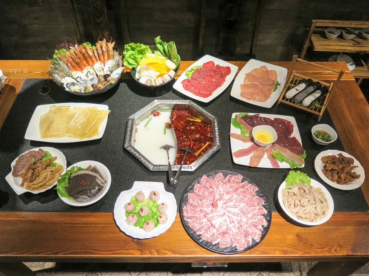 逛完新北耶誕城再續攤!板橋、府中6家邪惡系消夜:和牛燒肉吃到飽、正宗重慶老火鍋 逛完新北耶誕城再續攤!板橋、府中6家邪惡系消夜:和牛燒肉吃到飽、正宗重慶老火鍋