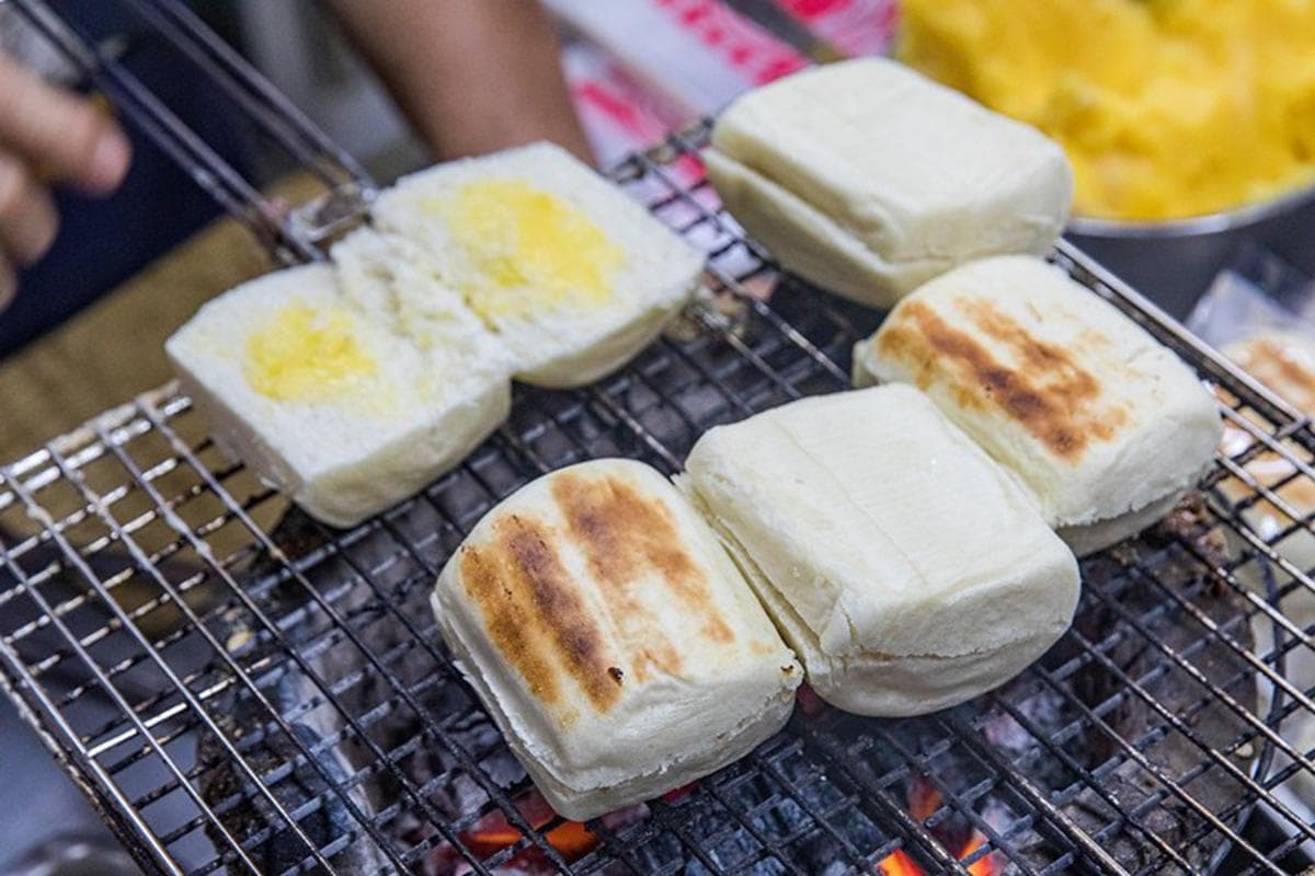 屏東宵夜推薦18家!深夜炭烤饅頭、老字號汕頭火鍋、千層臭豆腐 屏東宵夜推薦18家!深夜炭烤饅頭、老字號汕頭火鍋、千層臭豆腐