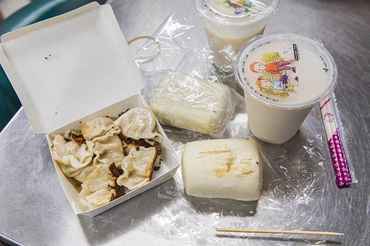 沒吃過不算在地人!東港消夜唯一指定「烤饅頭」是這家,乳瑪琳、煉乳雙重奏超邪惡 沒吃過不算在地人!東港消夜唯一指定「烤饅頭」是這家,乳瑪琳、煉乳雙重奏超邪惡