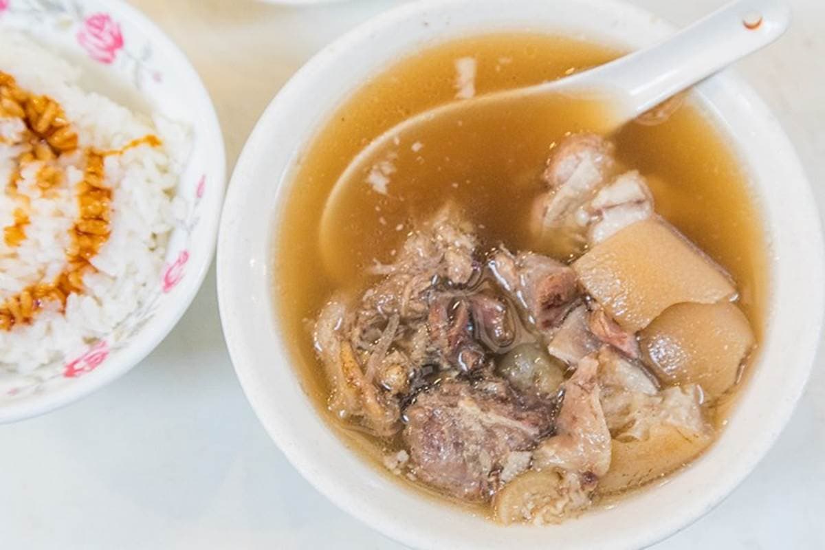飄香一甲子!萬華老字號當歸豬腳連瘦肉都入口即化,隱藏版「豬腳三吃」內行才知道 飄香一甲子!萬華老字號當歸豬腳連瘦肉都入口即化,隱藏版「豬腳三吃」內行才知道