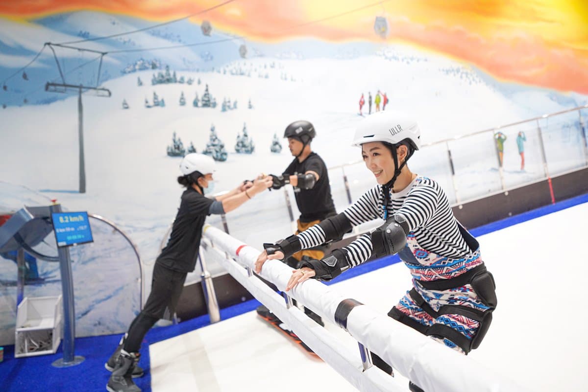 朋友們滑雪啦!新竹最大「室內滑雪」俱樂部,還能在日式餐廳吃熟成咖哩 朋友們滑雪啦!新竹最大「室內滑雪」俱樂部,還能在日式餐廳吃熟成咖哩