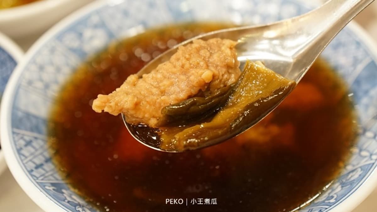 華西街夜市必吃這攤!「黑金滷肉飯」連3年獲米其林,膠質滷汁拌香Q米飯超唰嘴 華西街夜市必吃這攤!「黑金滷肉飯」連3年獲米其林,膠質滷汁拌香Q米飯超唰嘴