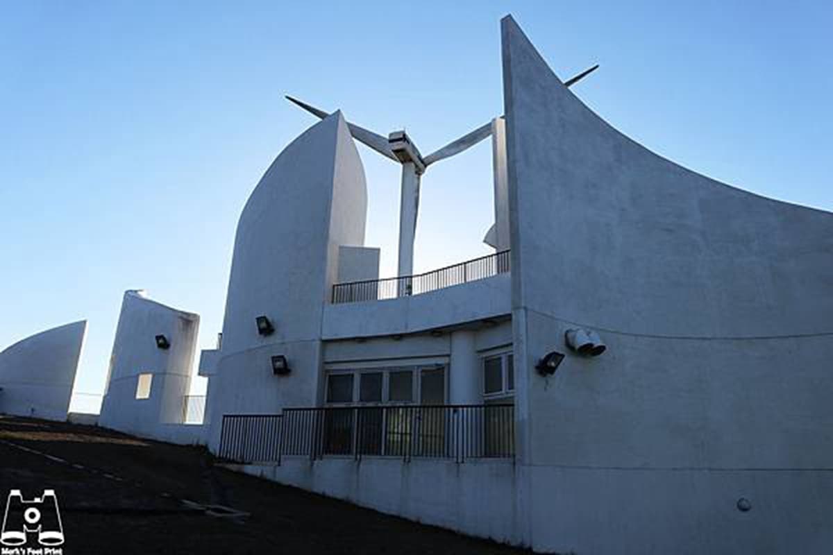 網美快朝聖!彰化「弧形白牆建築+旋轉階梯」必拍,還能賞療癒海港風景 網美快朝聖!彰化「弧形白牆建築+旋轉階梯」必拍,還能賞療癒海港風景