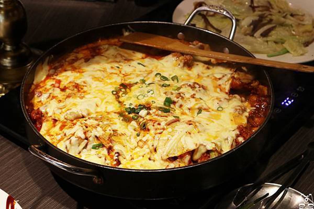 Cp值爆表!韓式吃到飽火烤兩吃、嗑10多種肉只要299元,必點春川炒雞、梅花排骨 Cp值爆表!韓式吃到飽火烤兩吃、嗑10多種肉只要299元,必點春川炒雞、梅花排骨