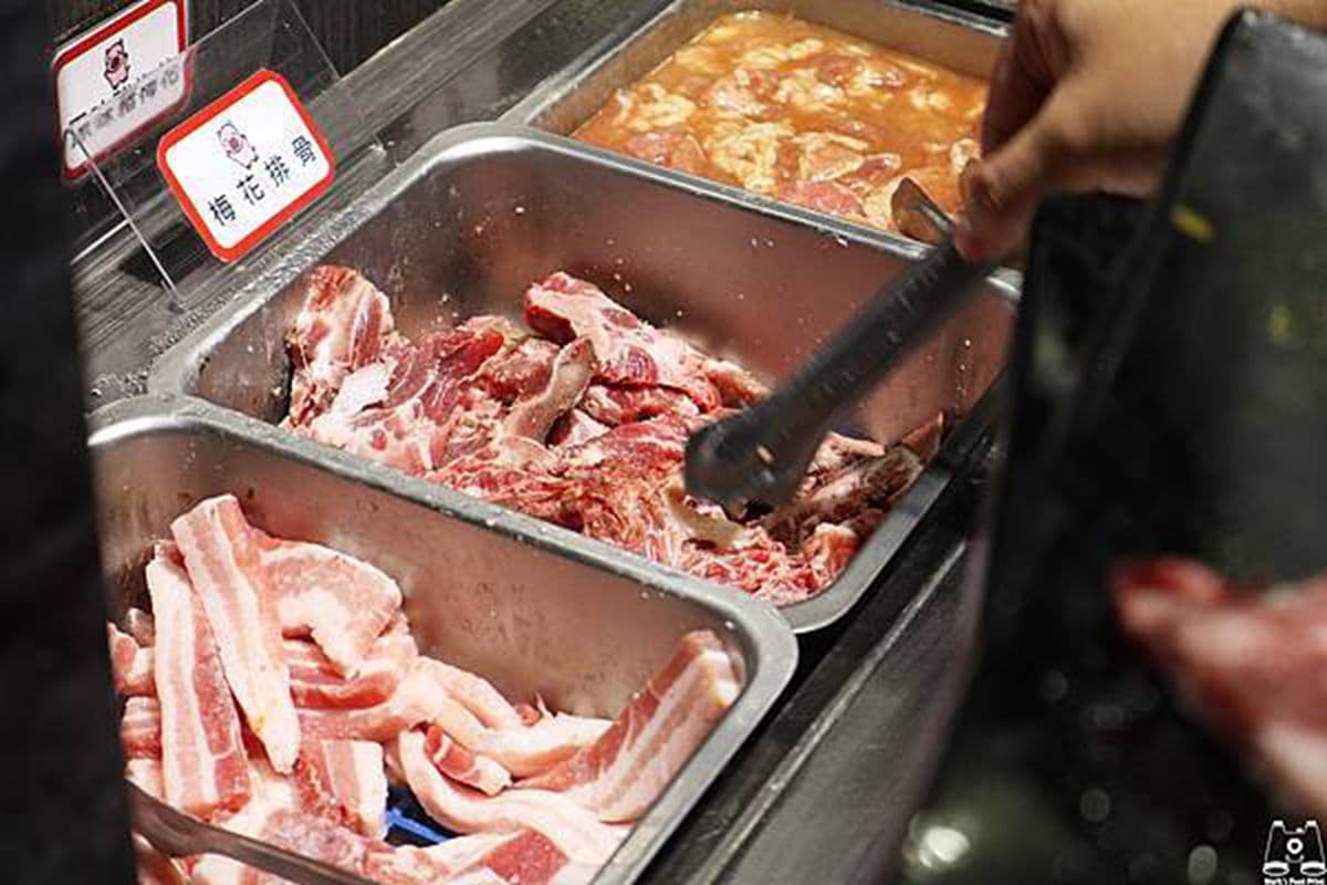 Cp值爆表!韓式吃到飽火烤兩吃、嗑10多種肉只要299元,必點春川炒雞、梅花排骨 Cp值爆表!韓式吃到飽火烤兩吃、嗑10多種肉只要299元,必點春川炒雞、梅花排骨