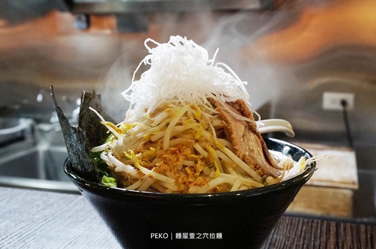 CP值超高!台北東區「二郎系拉麵」疊滿叉燒、豆芽小山,內用還可免費加麵 CP值超高!台北東區「二郎系拉麵」疊滿叉燒、豆芽小山,內用還可免費加麵