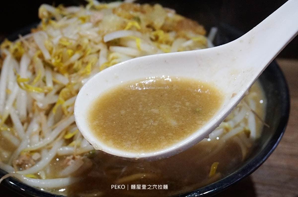 CP值超高!台北東區「二郎系拉麵」疊滿叉燒、豆芽小山,內用還可免費加麵 CP值超高!台北東區「二郎系拉麵」疊滿叉燒、豆芽小山,內用還可免費加麵