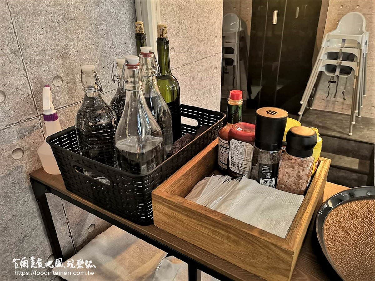 超有哏!台南早午餐晚上變身餐酒館,必點日本特製麵粉炸生蠔、嫩煎牛肋條 超有哏!台南早午餐晚上變身餐酒館,必點日本特製麵粉炸生蠔、嫩煎牛肋條