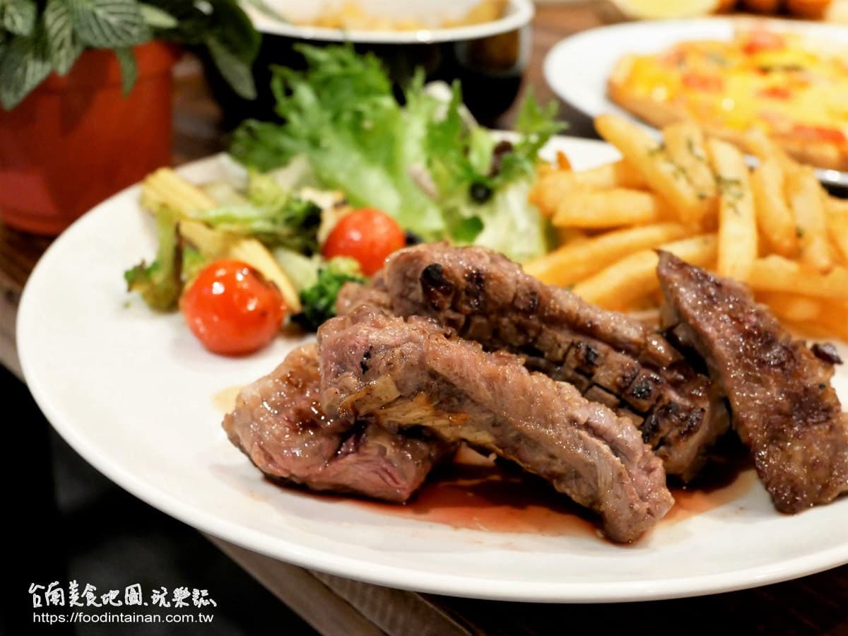 超有哏!台南早午餐晚上變身餐酒館,必點日本特製麵粉炸生蠔、嫩煎牛肋條 超有哏!台南早午餐晚上變身餐酒館,必點日本特製麵粉炸生蠔、嫩煎牛肋條