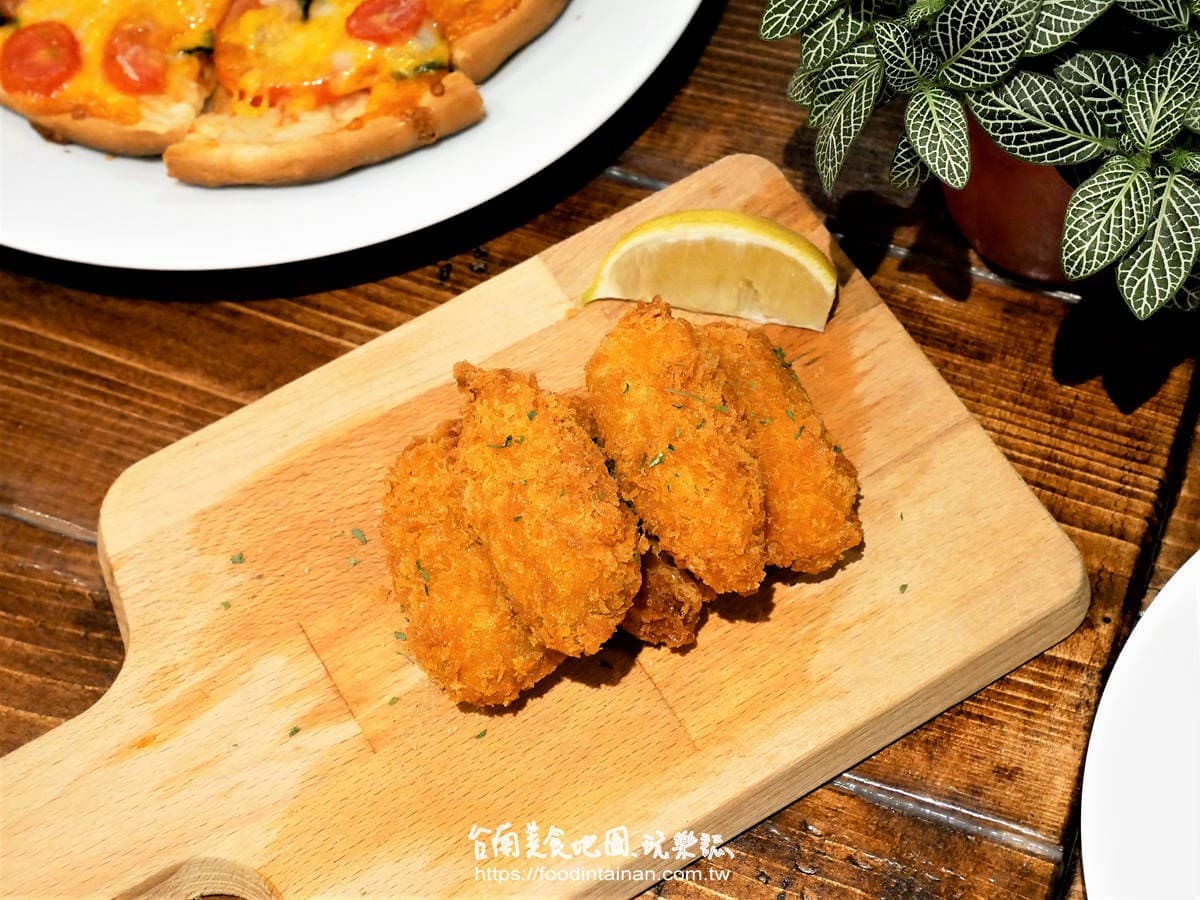 超有哏!台南早午餐晚上變身餐酒館,必點日本特製麵粉炸生蠔、嫩煎牛肋條 超有哏!台南早午餐晚上變身餐酒館,必點日本特製麵粉炸生蠔、嫩煎牛肋條