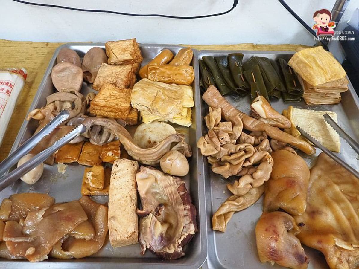 真的佛心價!龍岡老麵店半筋半肉牛肉麵1碗只要70元,銷魂骨頭肉入口即化也必點 真的佛心價!龍岡老麵店半筋半肉牛肉麵1碗只要70元,銷魂骨頭肉入口即化也必點