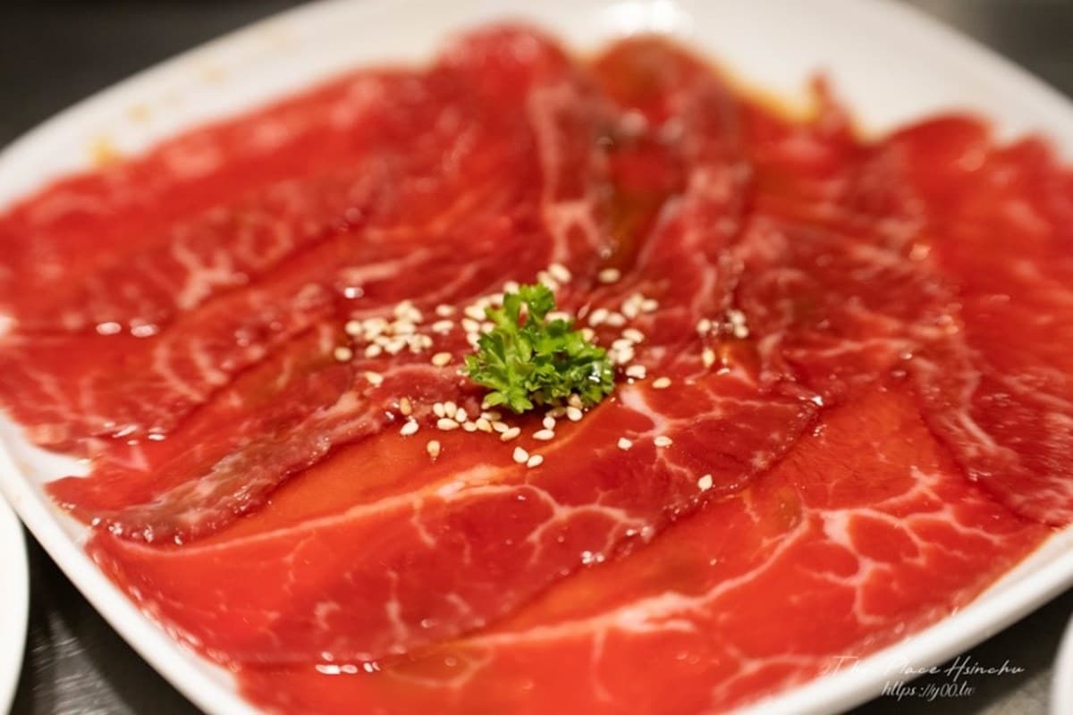 水水吃肉免動手!新竹網美系燒肉店有專人代烤服務,私房炙燒比目魚蓋飯最驚豔 水水吃肉免動手!新竹網美系燒肉店有專人代烤服務,私房炙燒比目魚蓋飯最驚豔