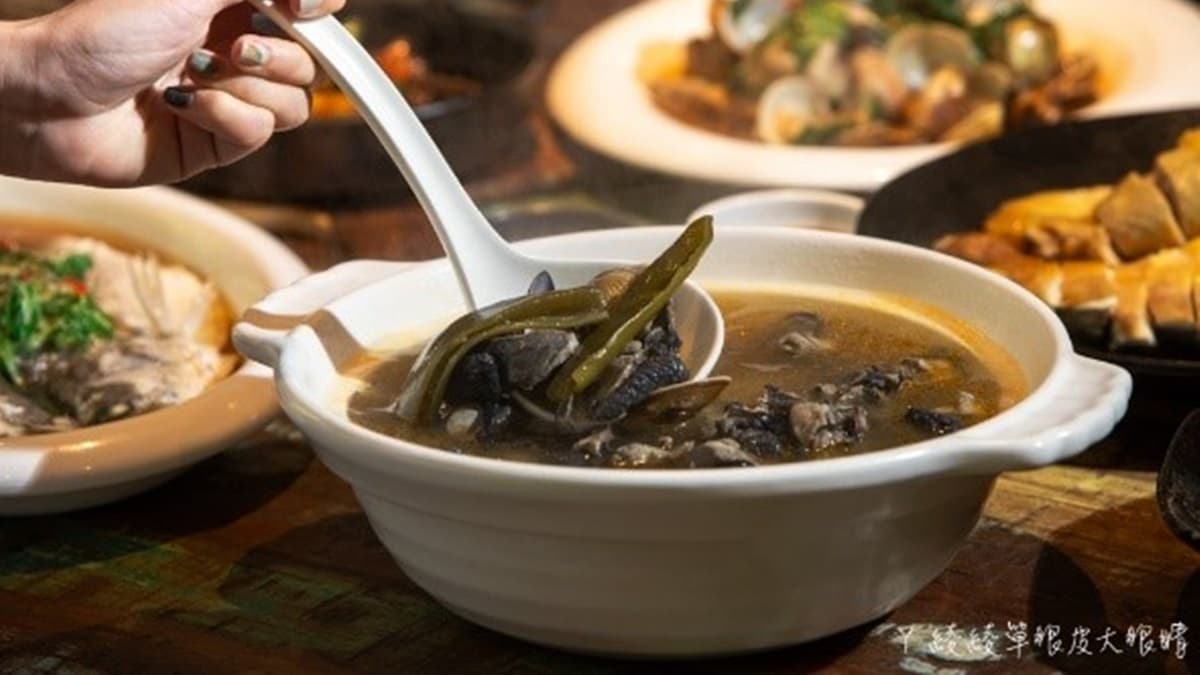竹科上班族聚餐首選!巷弄餐館必點鐵板「牛小排」,超唰嘴魚香烘蛋重口味會愛 竹科上班族聚餐首選!巷弄餐館必點鐵板「牛小排」,超唰嘴魚香烘蛋重口味會愛