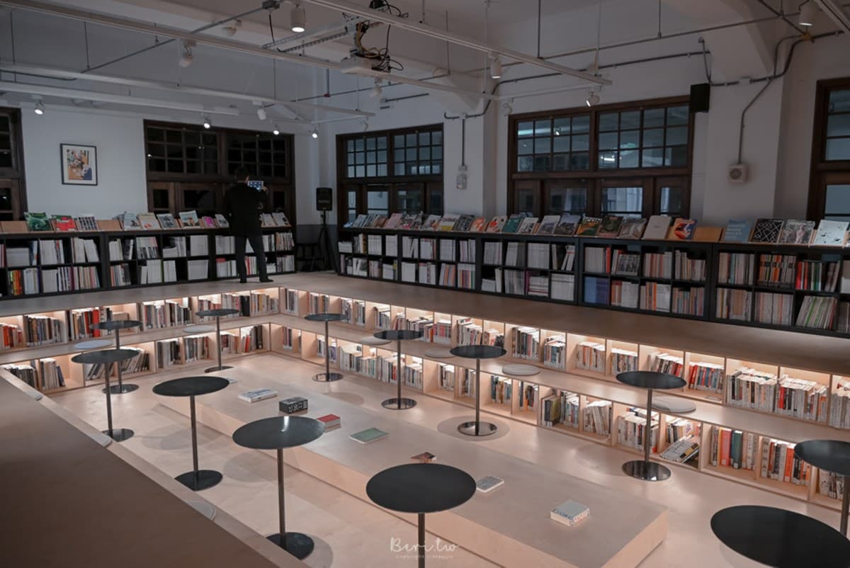 在書海裡泡澡!松菸舊日式澡堂轉型圖書館,復古浴池花80元能待一整天 在書海裡泡澡!松菸舊日式澡堂轉型圖書館,復古浴池花80元能待一整天