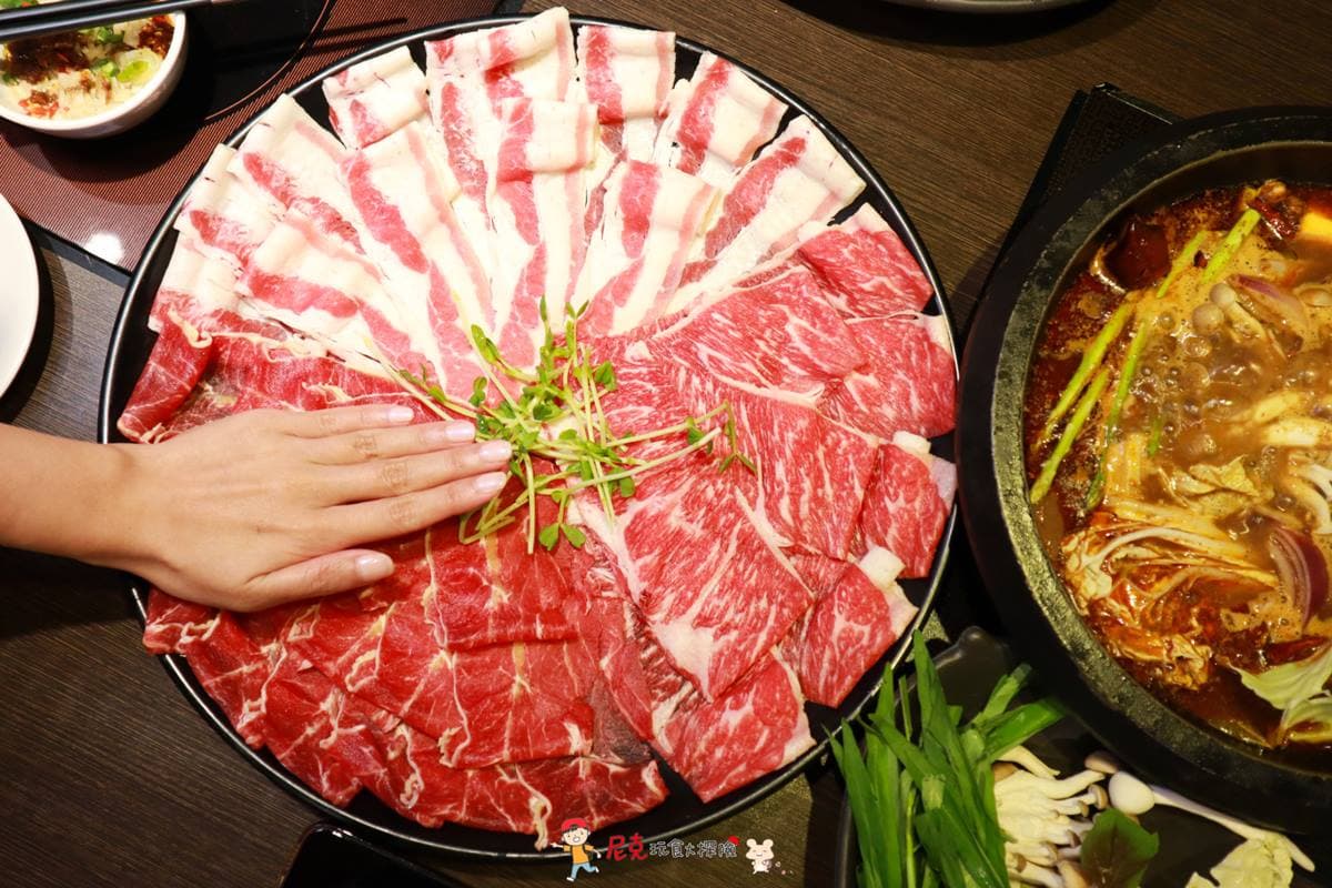 快衝肉多多吃到飽!只要268元自助吧無限量供應,必點整尾青龍蝦拼盤、浮誇系肉肉蛋糕 快衝肉多多吃到飽!只要268元自助吧無限量供應,必點整尾青龍蝦拼盤、浮誇系肉肉蛋糕