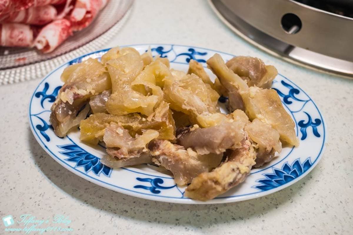 台北最好吃麻辣火鍋之一!必點爆汁鴨血、老油條、大腸頭,餐後還附搞笑冰品 台北最好吃麻辣火鍋之一!必點爆汁鴨血、老油條、大腸頭,餐後還附搞笑冰品