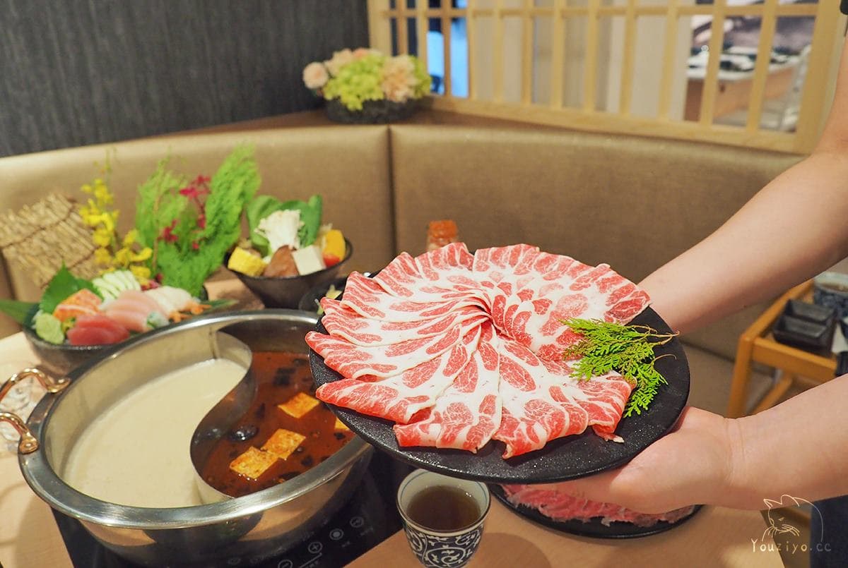一秒到京都!優雅大啖A5和牛豚骨鍋+吃整「瓶」生魚片,還能踏入庭園畫山水 一秒到京都!優雅大啖A5和牛豚骨鍋+吃整「瓶」生魚片,還能踏入庭園畫山水