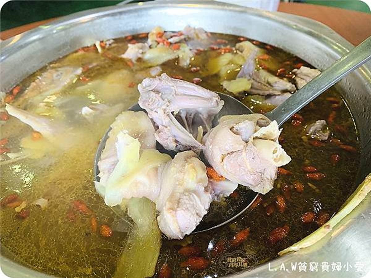 CP值超高!中壢平價薑母鴨分量十足,內用蔥鴨油拌飯、麵線免費吃到飽 CP值超高!中壢平價薑母鴨分量十足,內用蔥鴨油拌飯、麵線免費吃到飽
