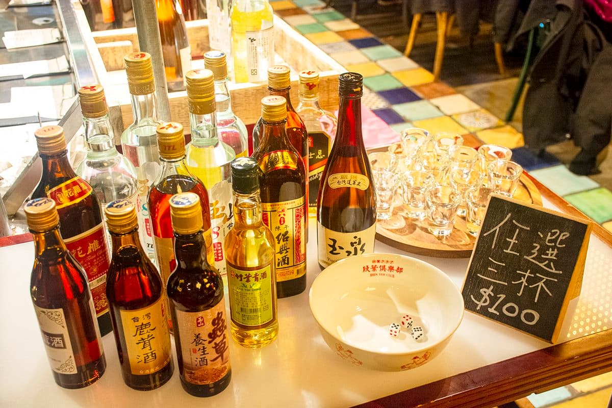 10多款酒任選3杯免費!台味餐酒館欣葉俱樂部推超狂「喜八樂」,骰出「豹子」就能喝 10多款酒任選3杯免費!台味餐酒館欣葉俱樂部推超狂「喜八樂」,骰出「豹子」就能喝